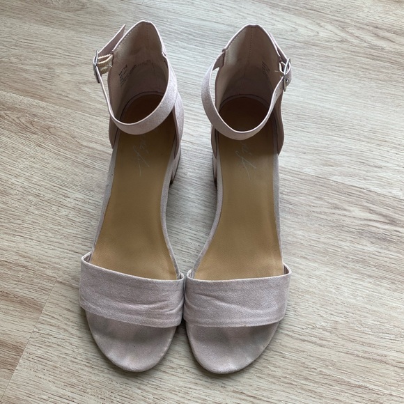 Blush Pink Block Heels - Picture 3 of 9